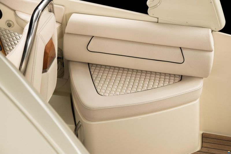 Chris Craft Launch 28 GT Outboard