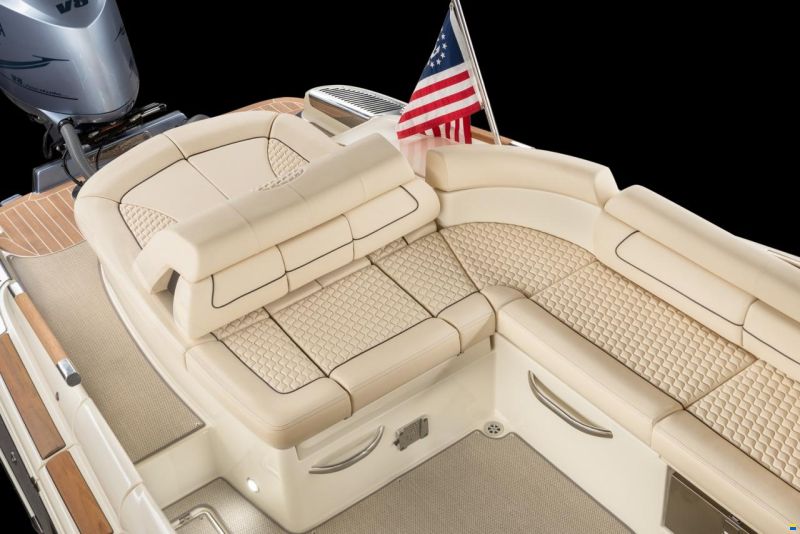 Chris Craft Launch 28 GT Outboard