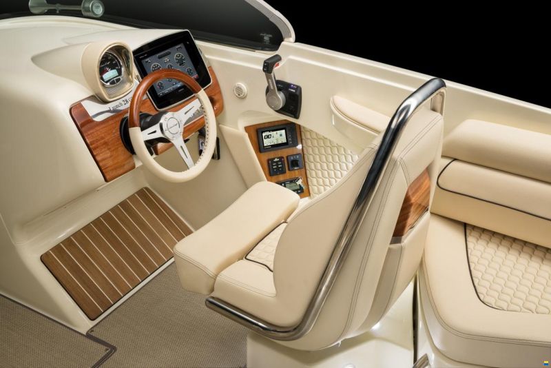 Chris Craft Launch 28 GT Outboard