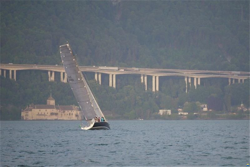 Maxi Dolphin Ten PF 32''