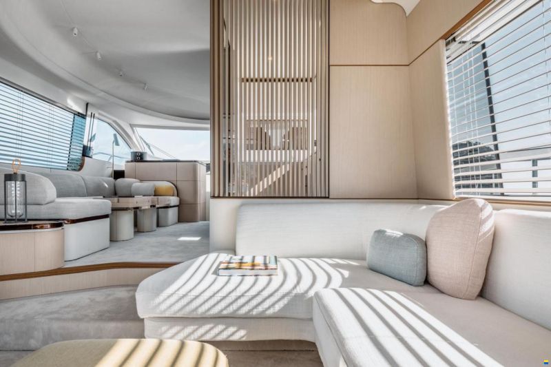 Azimut Fly 68
