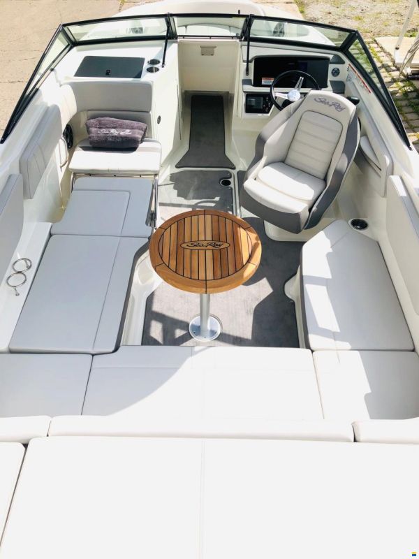 Sea Ray SPX 210