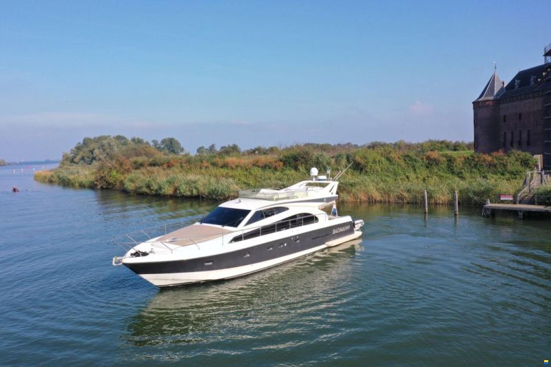 Ferretti 530