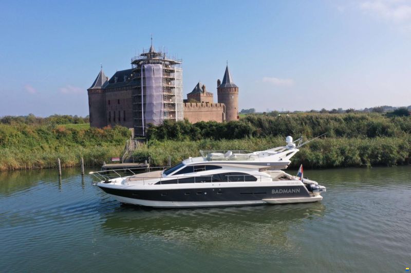 Ferretti 530