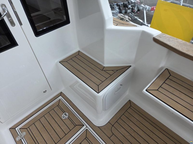 The Captains Fisher 660