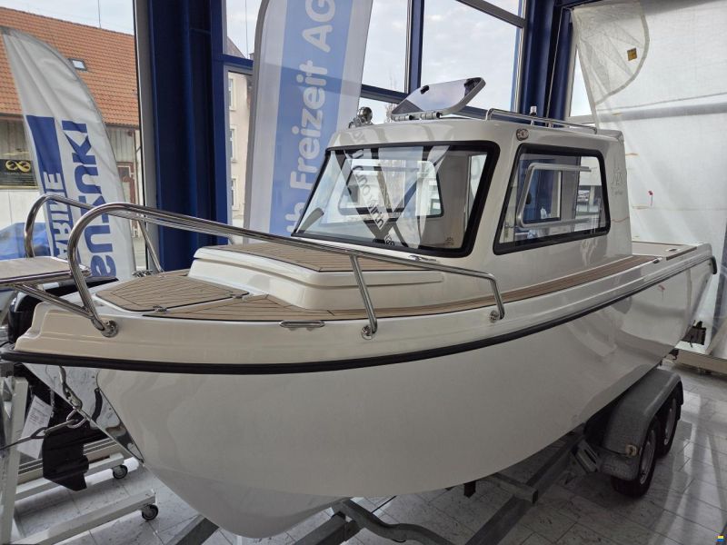 The Captains Fisher 660