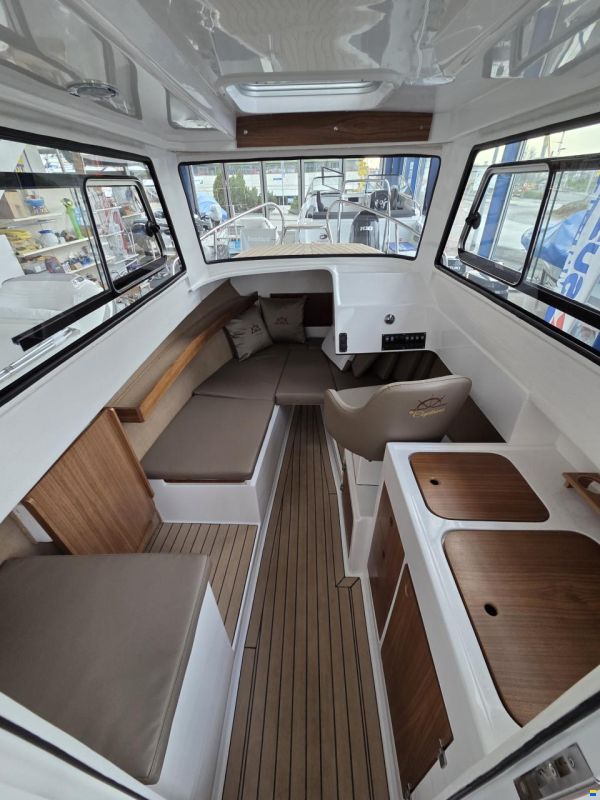 The Captains Fisher 660