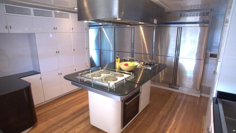 CUSTOM POWER CATAMARAN 37M