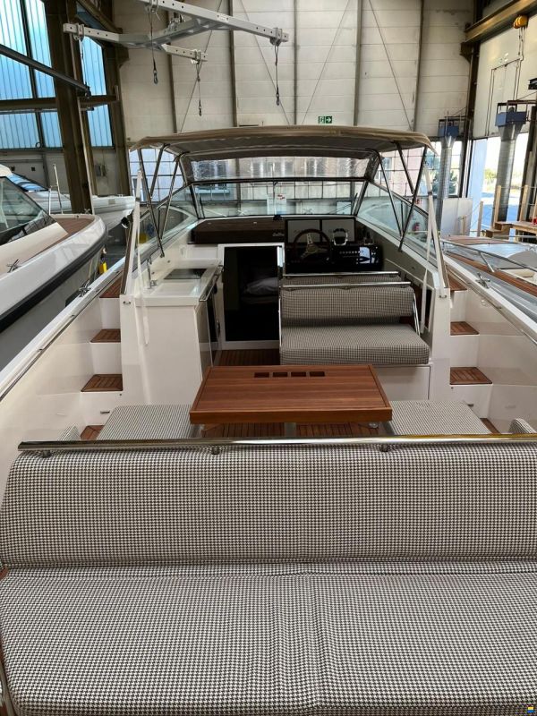 Delta Powerboats 33 Open