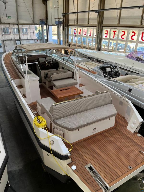 Delta Powerboats 33 Open