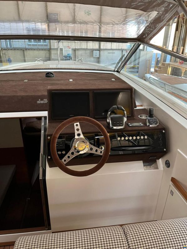 Delta Powerboats 33 Open