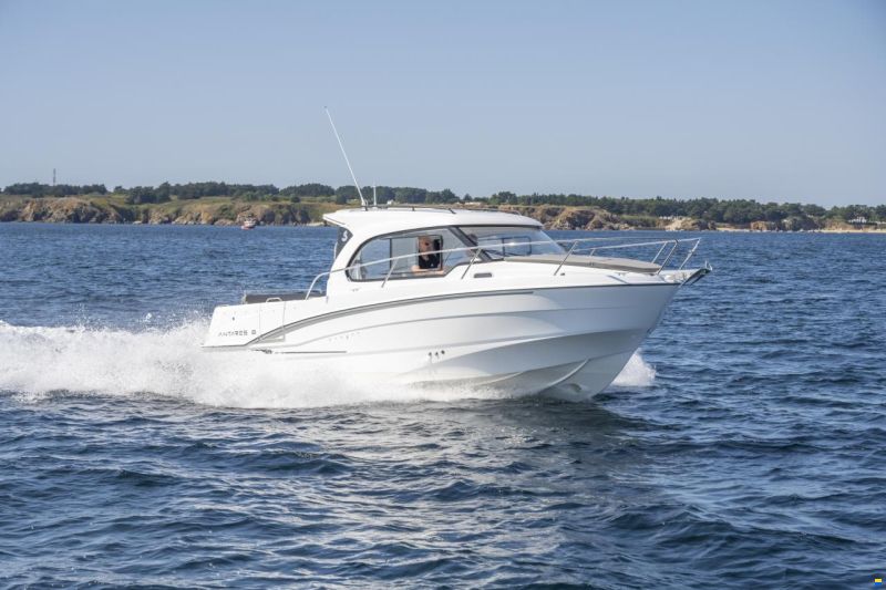 Beneteau Antares 8