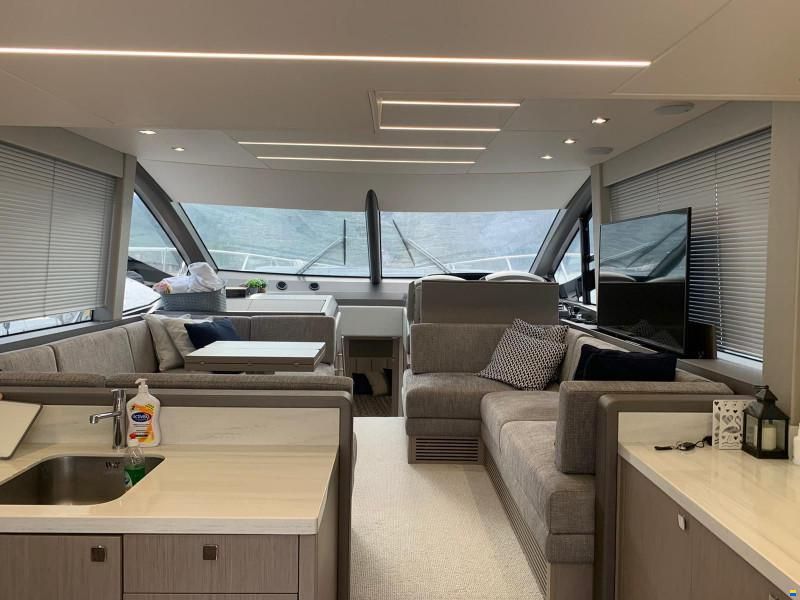 Sunseeker Manhattan 52 FLY