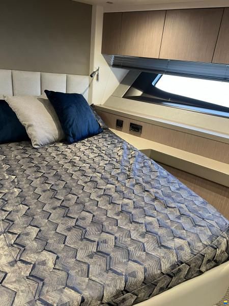 Sunseeker Manhattan 52 FLY