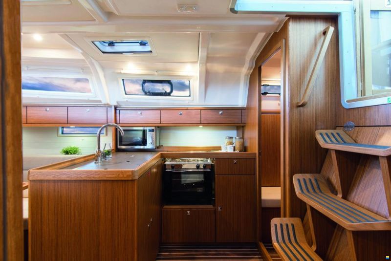 Bavaria Cruiser 37
