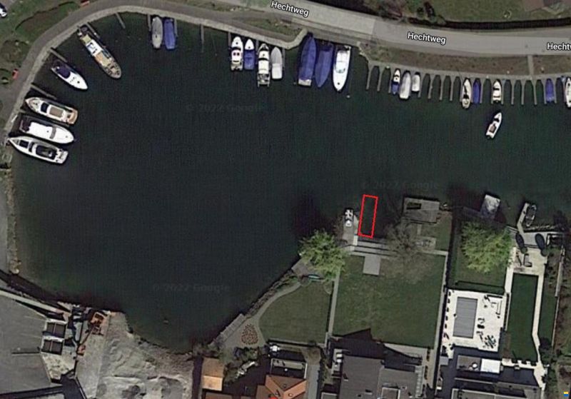 Bootsplatz bei Privat-Liegenschaft