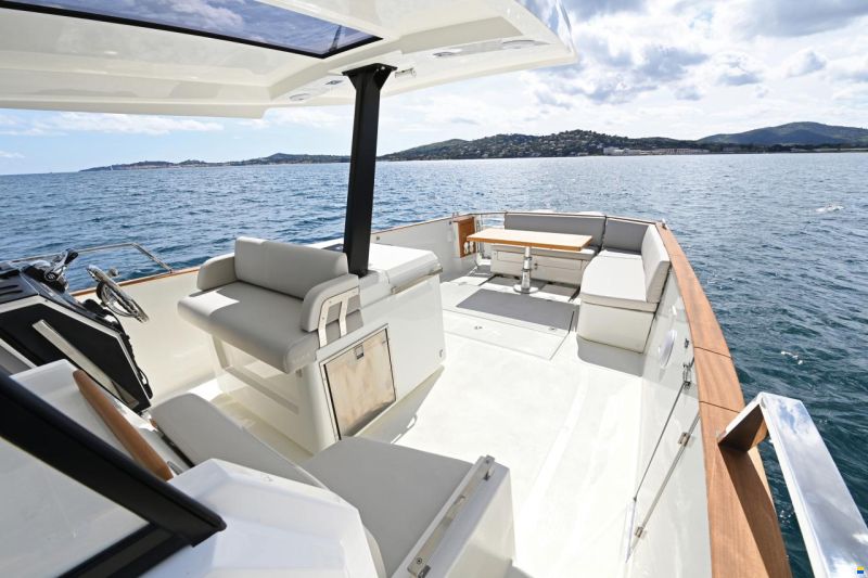 Rhéa 32 Open