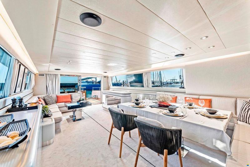 Falcon 82