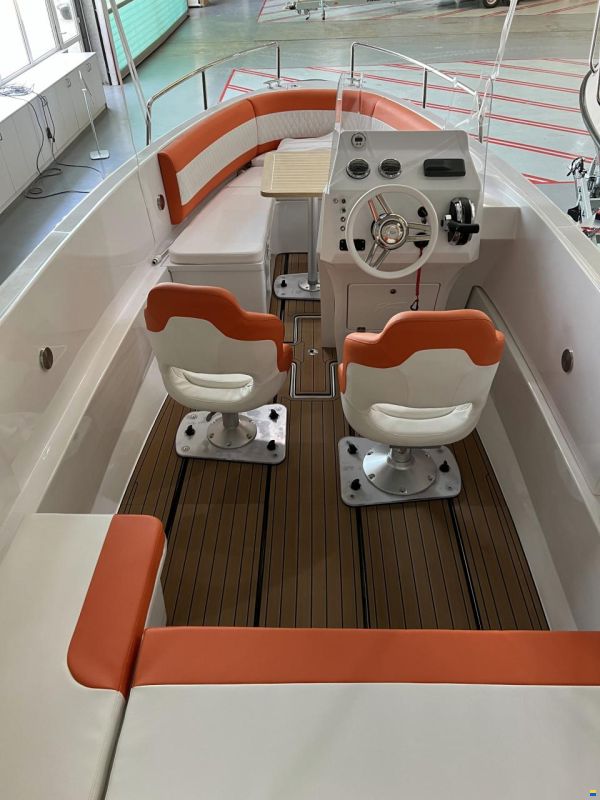 Jans 600 Bowrider