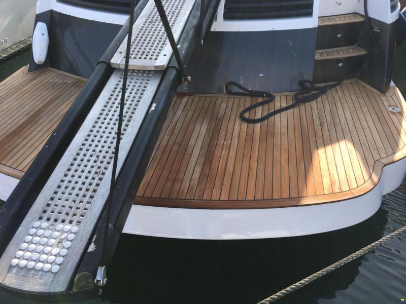 Pershing 46