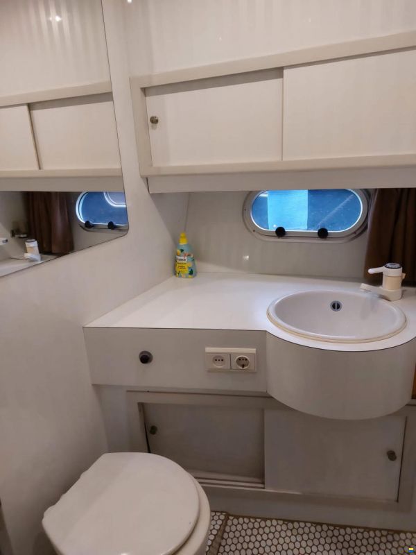 Neptunus 138 Sedan Fly