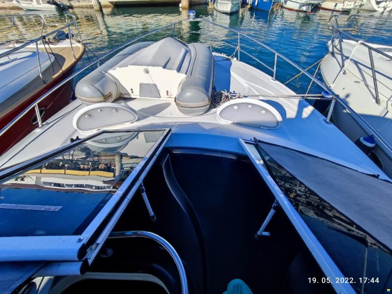 Cruisers 330