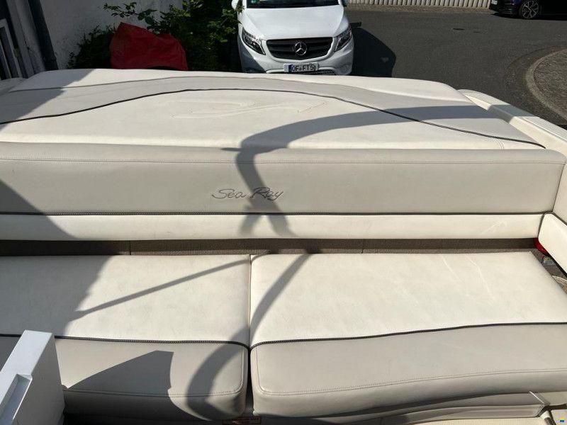 Sea Ray 220 SSE