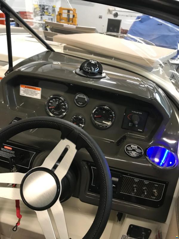 Bayliner VR6 Cuddy cabin