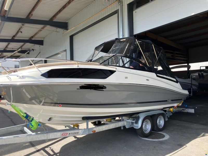 Bayliner VR6 Cuddy cabin