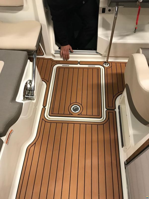 Bayliner VR6 Cuddy cabin