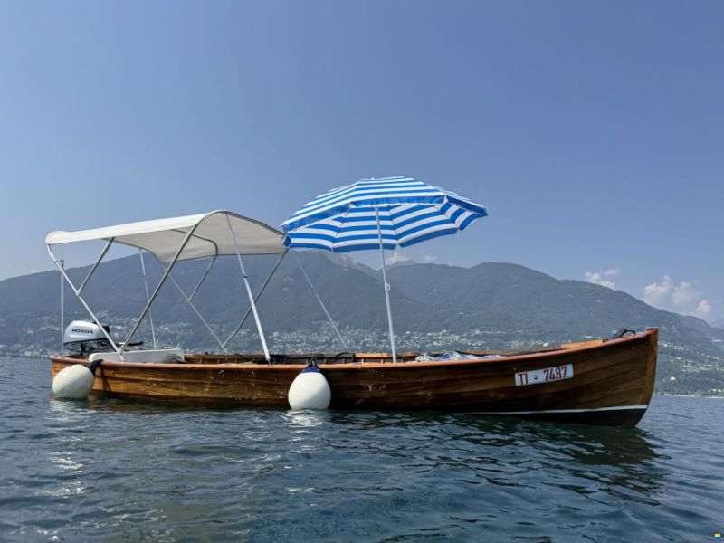 A. Mostes Holzboot