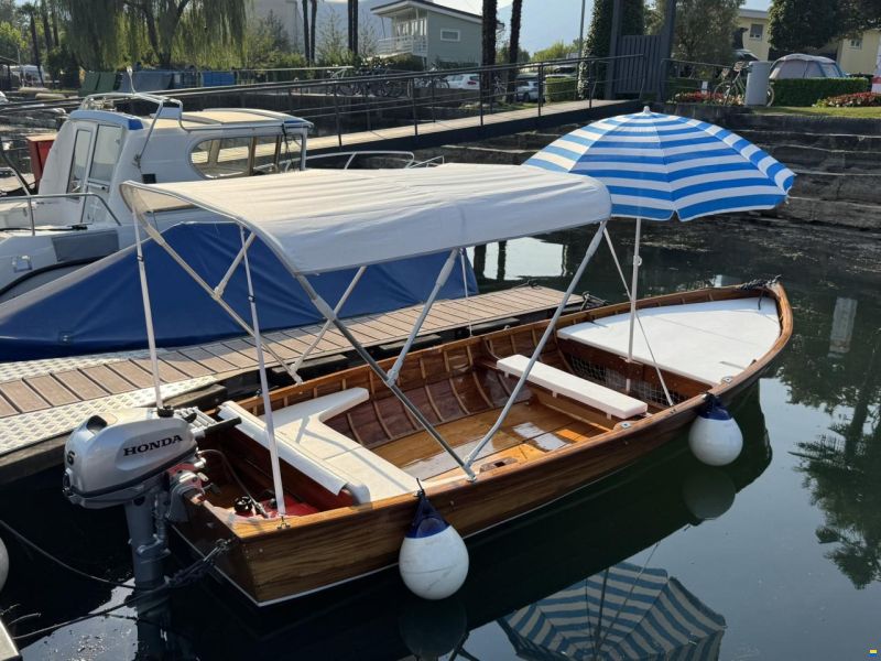 A. Mostes Holzboot