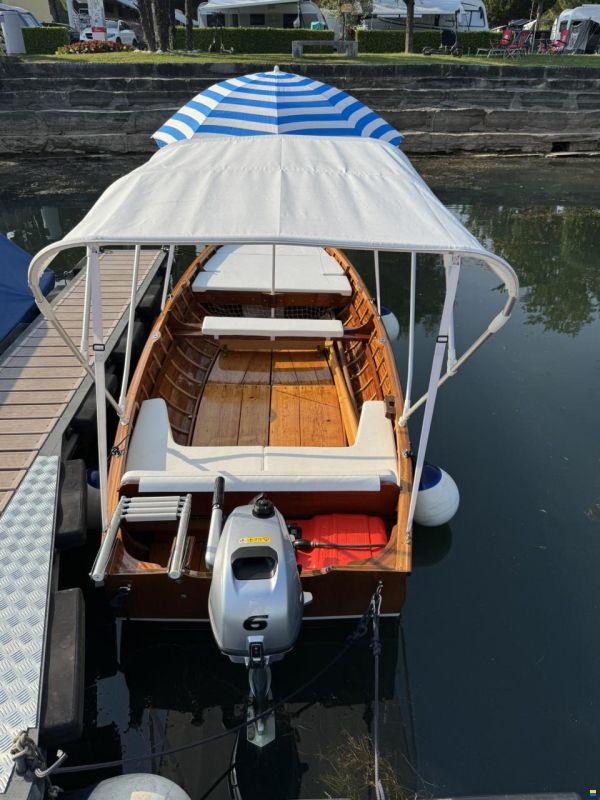 A. Mostes Holzboot