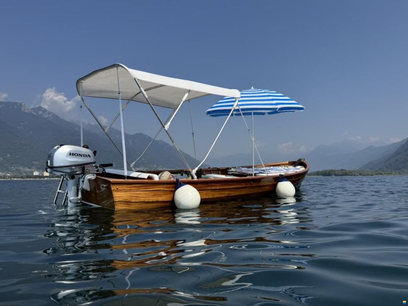 A. Mostes Holzboot