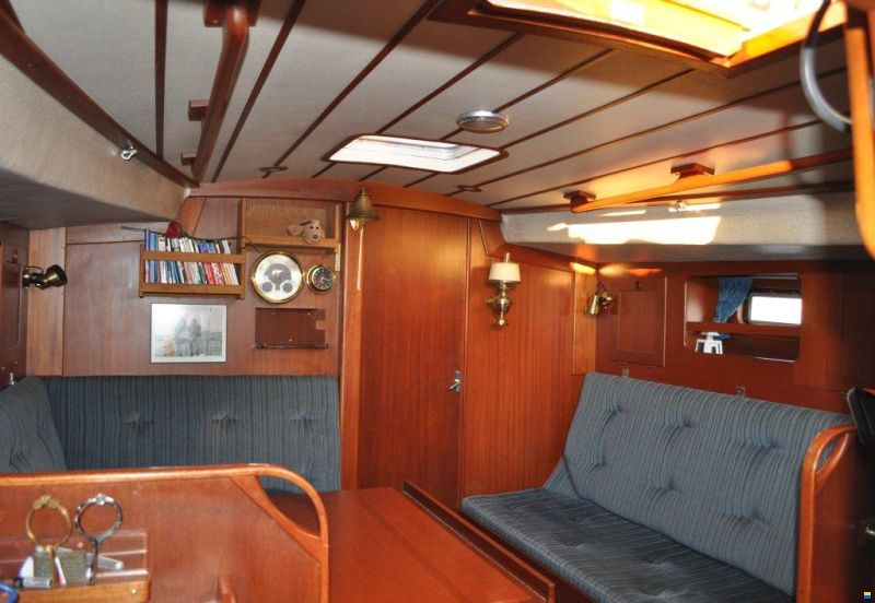 Hallberg-Rassy 352