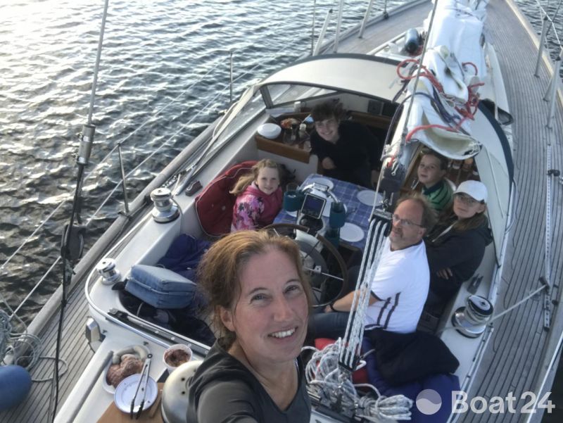 Hallberg-Rassy 352