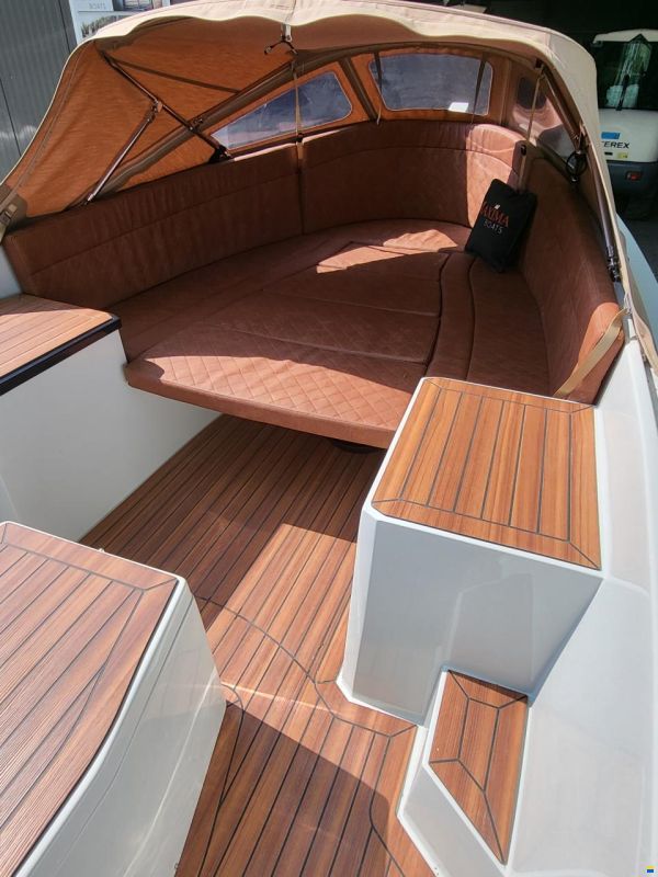 Maxima 650 lounge