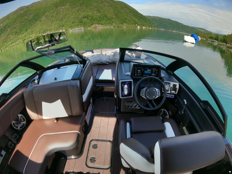 Malibu 24MXZ 607PS Ultra Premium Wake&Surfboat