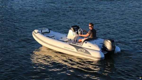 Walker Bay Venture 13