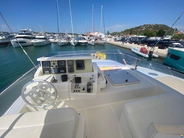 Ferretti 530