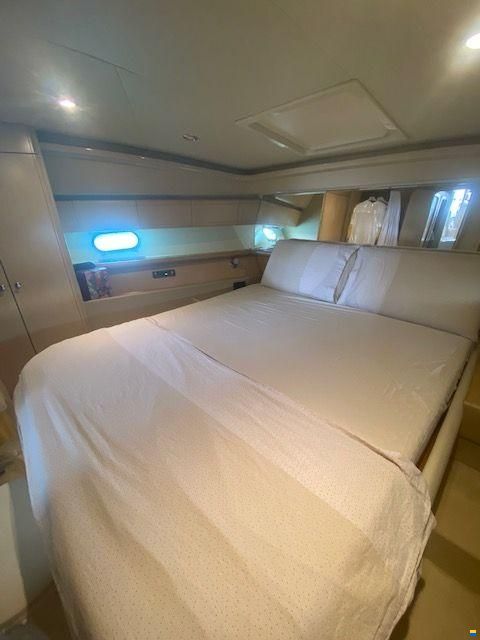 Ferretti 530