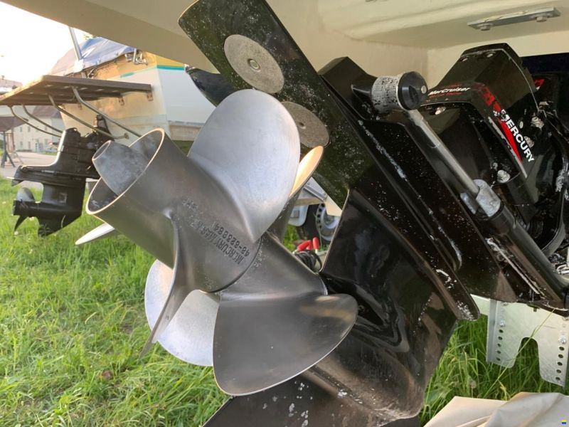 Sea Ray 240 Overnighter