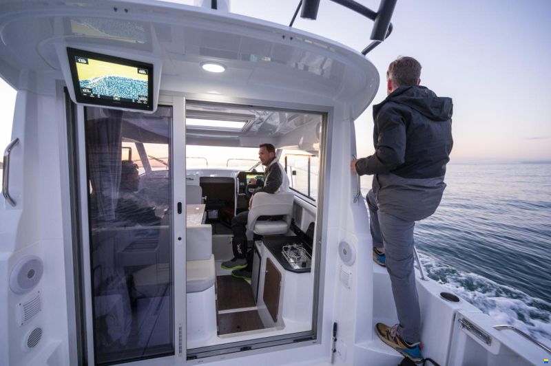 Beneteau Antares 8 Fishing