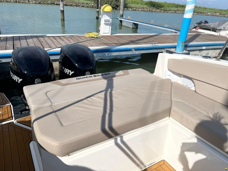 Quicksilver 805 Active Sundeck