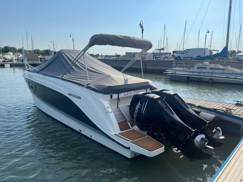 Quicksilver 805 Active Sundeck
