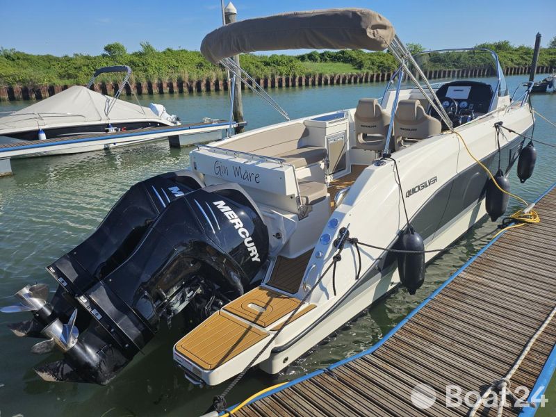 Quicksilver 805 Active Sundeck