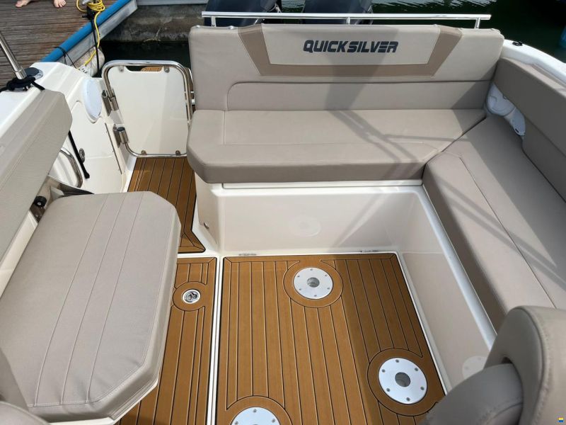 Quicksilver 805 Active Sundeck