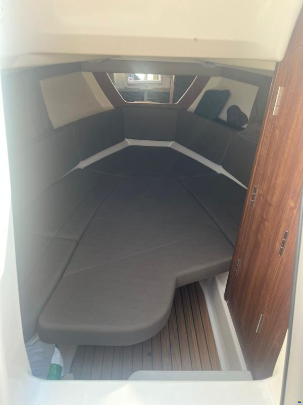 Quicksilver 805 Active Sundeck