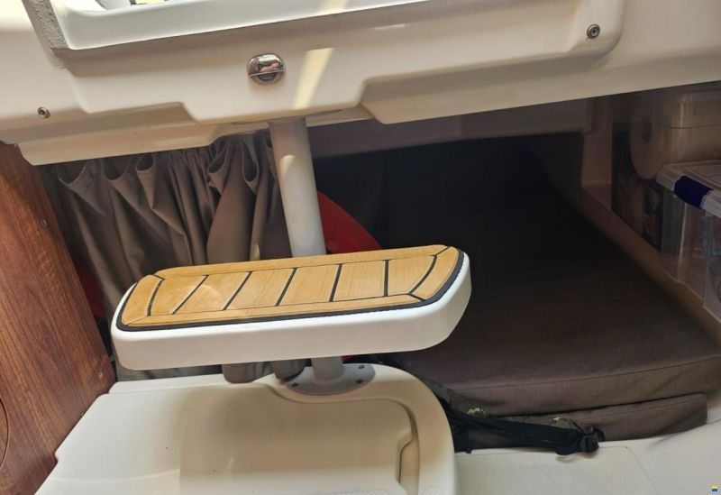 Quicksilver 805 Active Sundeck