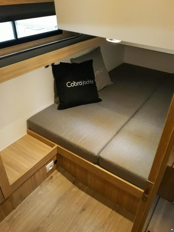 Cobra Futura 36 Fly